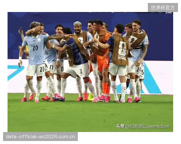 乌拉圭在对阵日本的热身赛中暴露防守协调性问题,高位压迫与低位防守的切换存在脱节。 乌拉圭在对阵日本的热身赛中暴露防守协调性问题,高位压迫与低位防守的切换存在脱节。